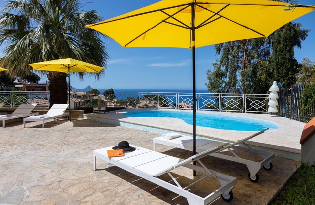 VILLA BY THE SEA WITH SPAGHETTI WELCOME