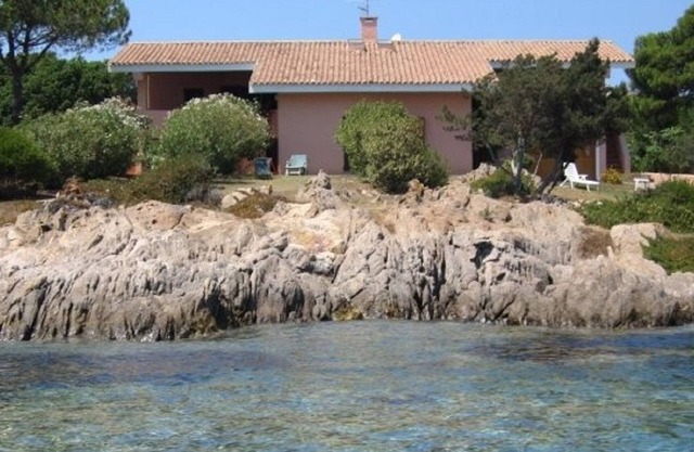 VILLA BY THE SEA WITH PRIVATE GARDEN AND MAGNIFICENT TERRACE