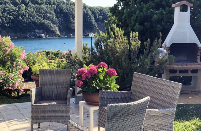 Villa Cacciò am Meer mit eigenem Garten