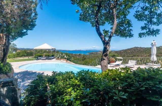 Villa 'Cala Bitta' with Sea View, Wi-Fi and Air Conditioning