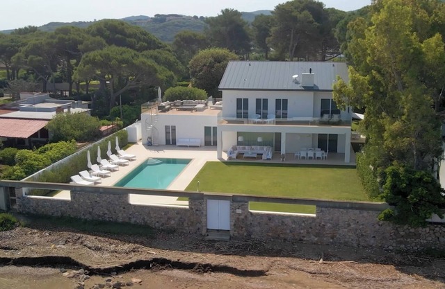 Villa Cala Contessa - Tuscany Beachfront Villa with a Pool
