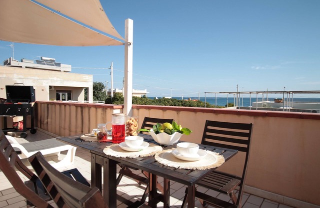 CALABERNARDO WOHNUNG; 50 Meter von der Klippe entfernt, 400 Meter vom Meer mit dem Strand entfernt, SONDERANGEBOT