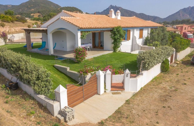 Atemberaubende Villa mit Meerblick, 300 m vom Strand Foxi Murdegu entfernt
