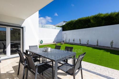 Villa Canto da Baleia by ACasaDasCasas