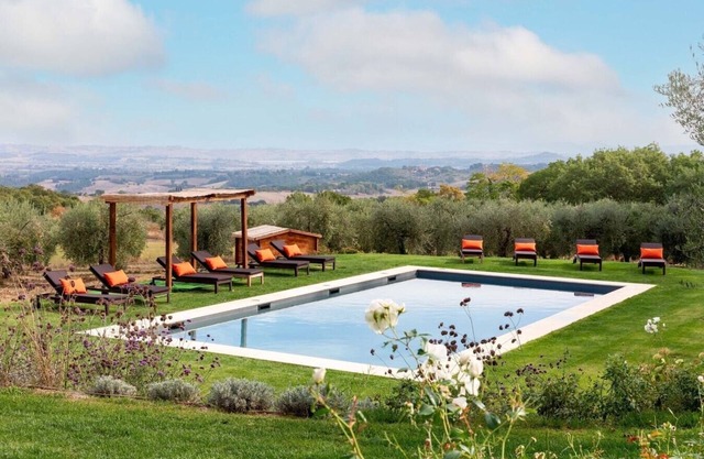 Villa Caprese - Private villa with pool in Tuscany