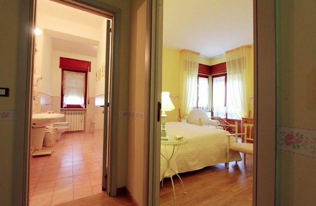 Villa Carol Dreibettzimmer mit eigenem externen Badezimmer