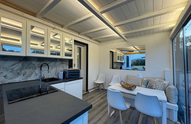 Villa Carrie- Coral Bay Apartment to enjoy relaxation at a stone's throw from the sea