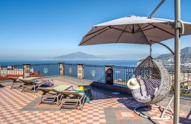 VILLA CARUSO PRIVATE HEATED POOL & SEA VIEW