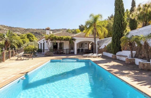 Villa Casa Cristina mit Bergblick, Pool, Garten, Klimaanlage und WLAN