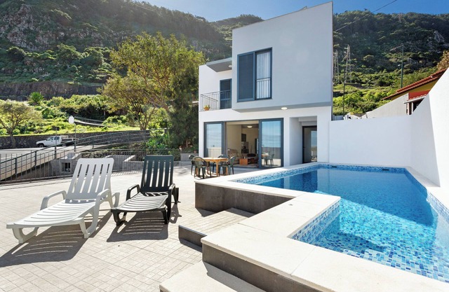Villa "Casa Da Pontinha" mit Meerblick, Privatem Garten, Outdoor Pool & Wi-Fi