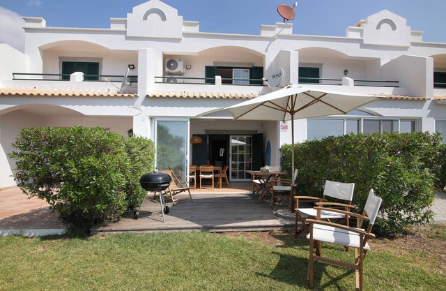 Villa 'Casa Do Ouriço - Cabanas' mit Meerblick, Wi-Fi und Klimaanlage