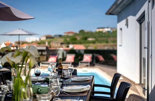 Villa 'Casa Dona Maria - Armamar Douro' con vistas a la montaña, piscina privada y Wi-Fi