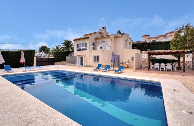 Villa 'Casa Leuki' mit Meer-/Bergblick, Pool, Garten, WLAN & AC