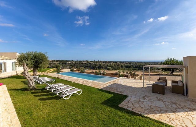 Villa 'Casale Degli Ulivi Con Piscina' mit Bergblick, Wi-Fi und Klimaanlage