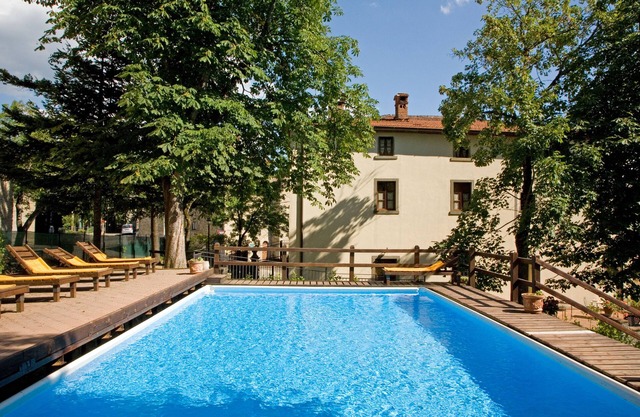 Villa Casalino your Tuscany wedding,13 bedrooms with ensuites up 32 guests, pool