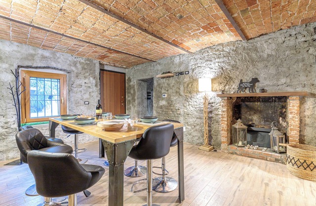 Villa 'Cascina Liebe Con Idromassaggio' mit privatem Garten, WLAN und Klimaanlage