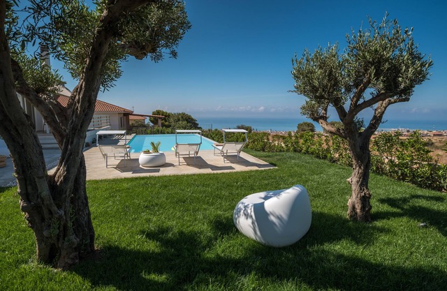 Villa Castellana, Elegante, moderne Villa mit privatem Infinity-Pool und Meerblick