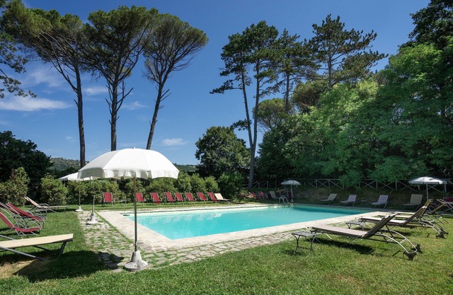 Villa 'Castello Di Magrano' mit privatem Pool, privater Terrasse und WLAN