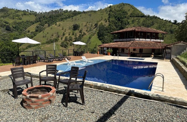 VILLA CATALINA FARM WITH SWIMMING POOL AND JACUZZI NEAR LA PINTADA