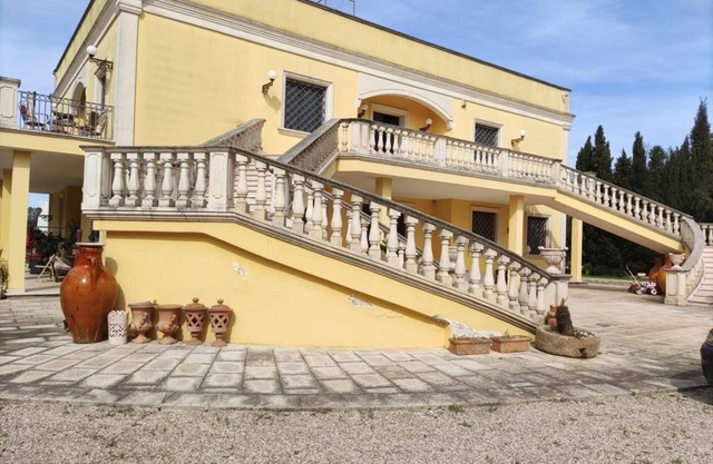 Villa Celea mit Innenhöfen und WLAN