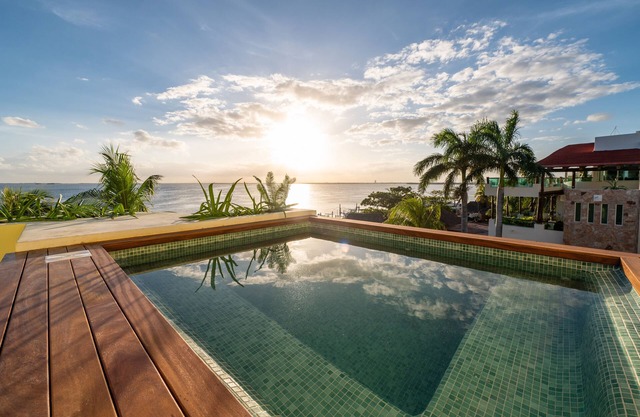 Villa Cenzontle Lagoon view. 4 bethrooms with private bath