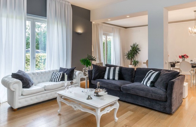 VILLA CHARLOTTE, ZEITGENÖSSISCHES DESIGN-HAUS MIT PRIVATEM POOL
