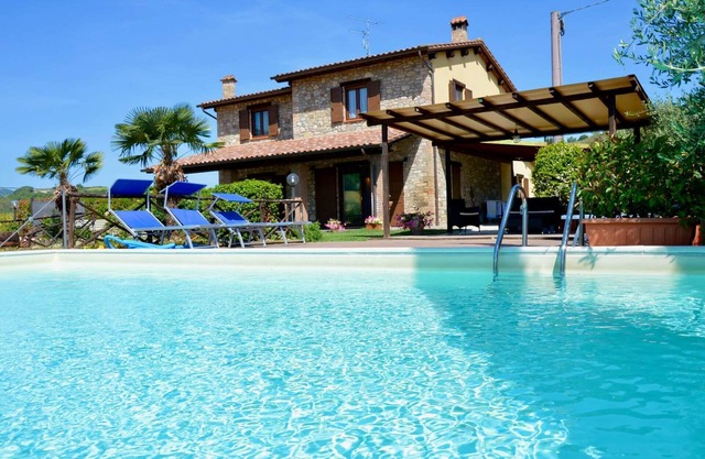 Villa Chiara, private Villa mit Pool