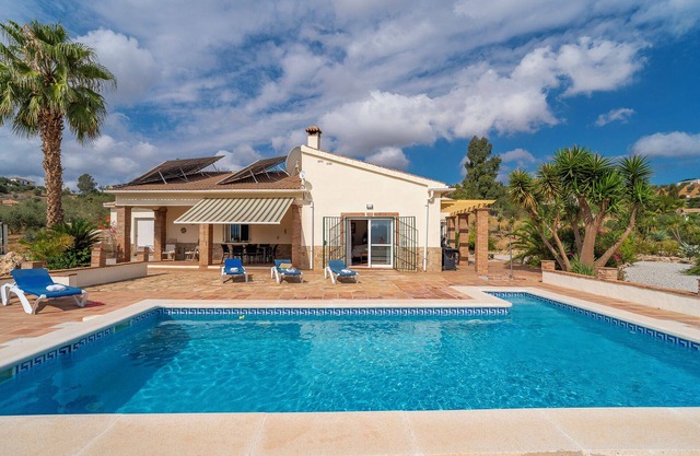 Villa Chispas mit See- und Bergblick, beheiztem Pool und WLAN