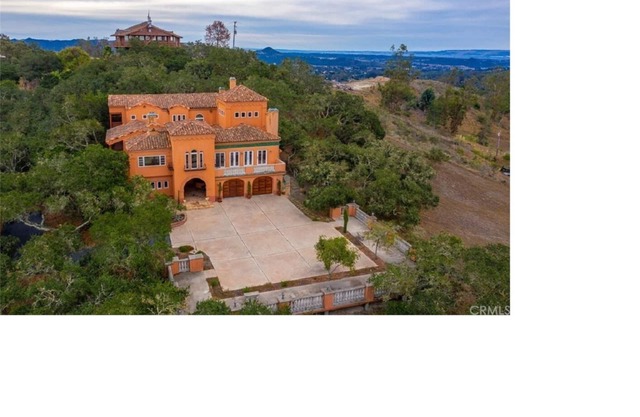 Villa Chula : An Elegant Mountaintop Estate