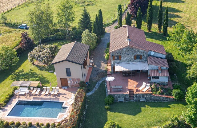 VILLA CLAUDIA 14P By VILLASRETREATS, W/Pool, BBQ, Kids Area near 5 Terre