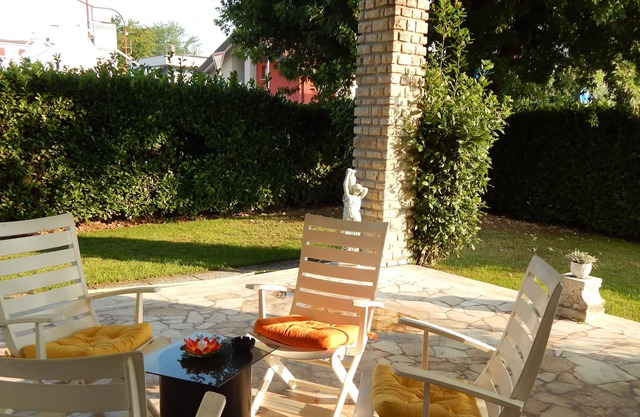 Villa Clotilde, garden with patio