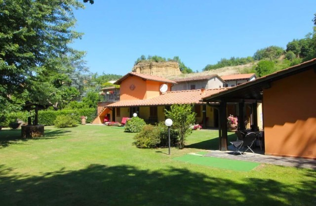 Aus alten Nebengebäuden umgebaute Villa mit privater Pool. Kleines Restaurant vor Ort von den Eigent