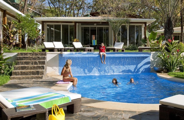Villa Coco Bolo: Schick! 150 Meter zum Strand, Pool mit Wasserfall, kostenloses WLAN!