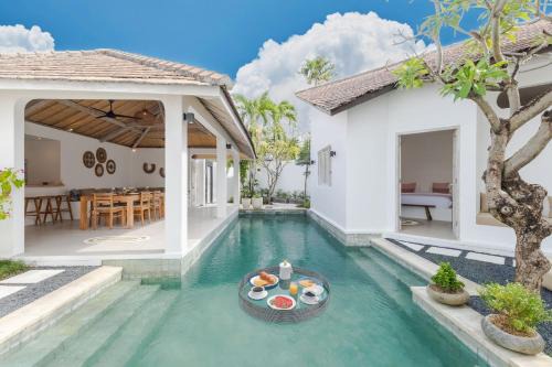 Villa Cocodrilos 2 - 3 BR private Villa in Seminyak