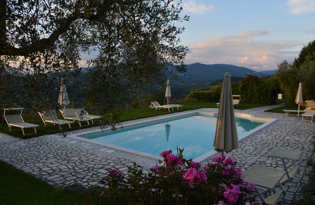 Atemberaubende offene Wohnung mit Blick auf den Pool mit herrlicher Aussicht