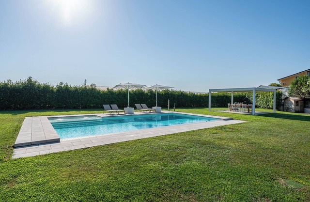 Villa "Comfort Giusti" with Shared Heated Pool, Shared Terrace & Wi-Fi