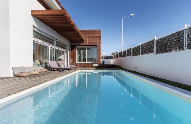 Villa Compo Deluxe - Luxury 4 Bedroom Villa - Short Drive from Beach of Comporta - Perfect for Famil