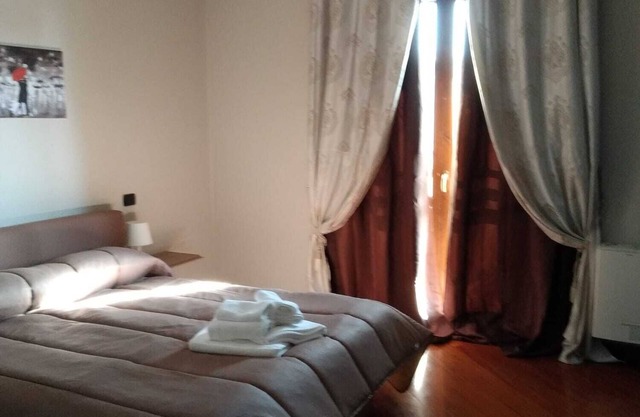 Villa con ampio parcheggio und intorno