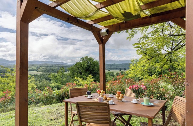 Villa 'Con Piscina E Recinto' mit Gemeinschaftspool und Privatem Garten
