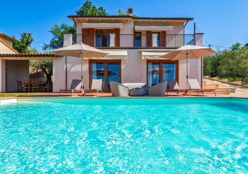 Villa con Piscina immersa nel Verde - Montecarlo - Horizonte Selections