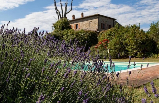 Villa con Piscina Privata Immersa Nella Campagna Toscana