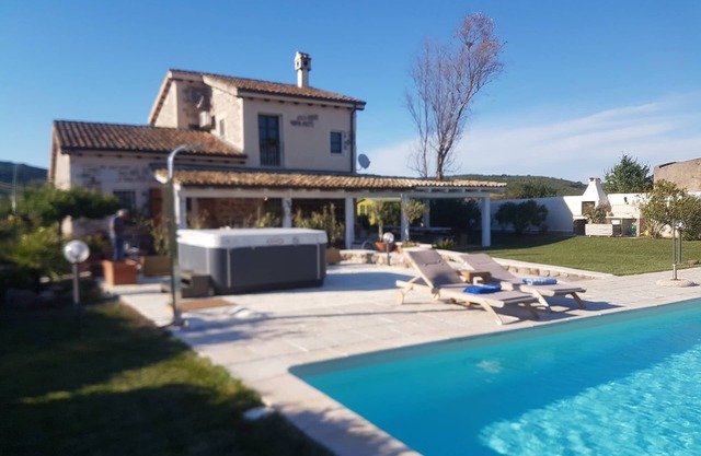 Villa mit Pool und Whirlpool ist idromassaggio.