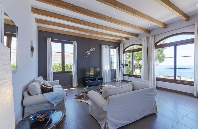 Villa con vista al mar y piscina privada cerca de Cala Blava