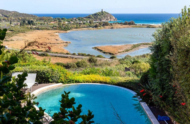 Villa Corbezzolo has it all: private pool & jacuzzi, sea views and near beach