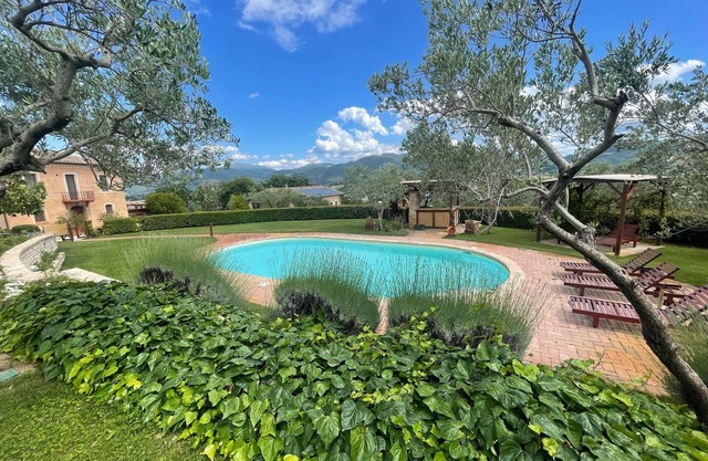Villa, Ferienhaus, Yoga Studio + Pool in ruhiger Oase. Spoleto 10 min. Rom 1 Std