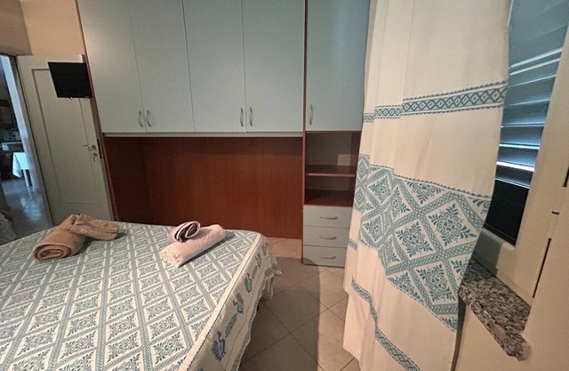 Villa Cristina - Triple Room with Shared Bathrooms