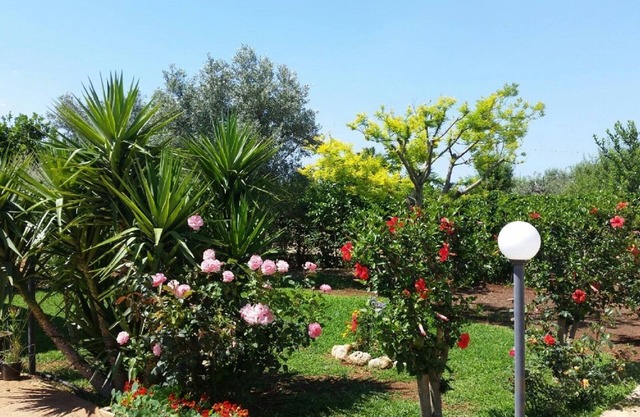 Villa Cristina mit Garten und viel Grün.