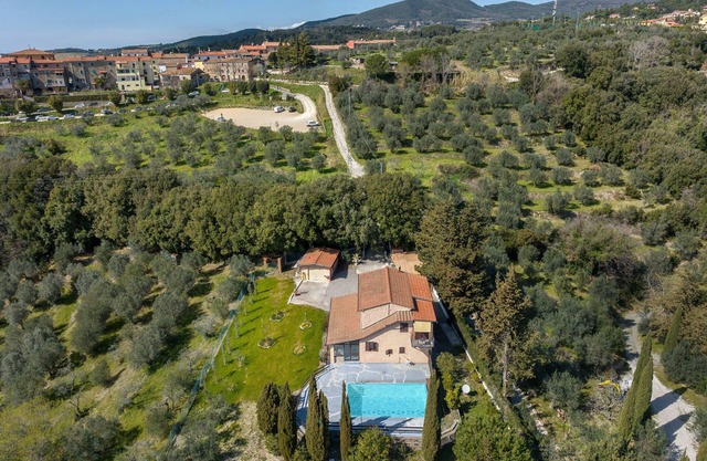 Villa "Cristina" mit Meerblick, Privatem Pool und WLAN