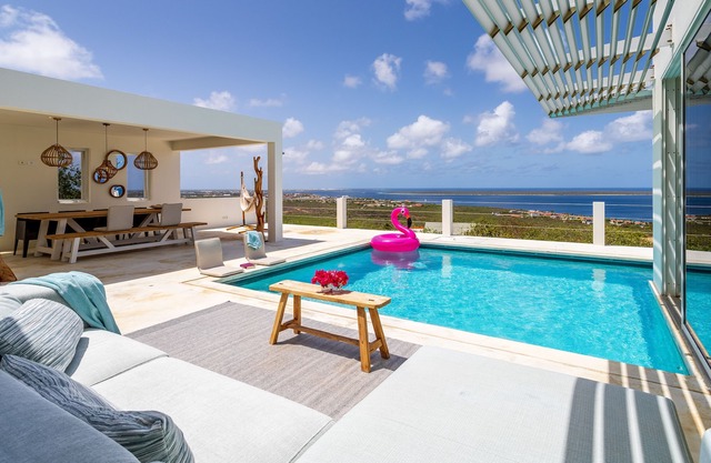 Villa Crown Casa: With a 180 degree view over Bonaire