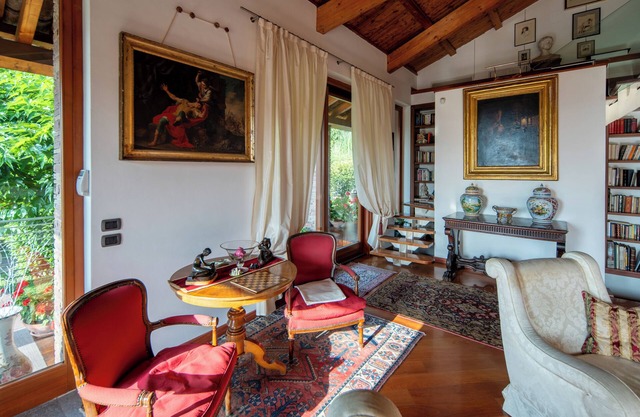 Villa D'Autore - Three Bedroom Apartment, Sleeps 6
